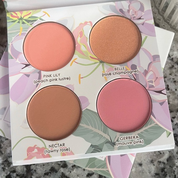 Seraphine Botanicals Lily + Blossom Lily Infused Blush Palette in Soft Bouquet - Picture 6 of 8